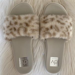 DV by Dolce Vita Jinah leopard faux fur slides